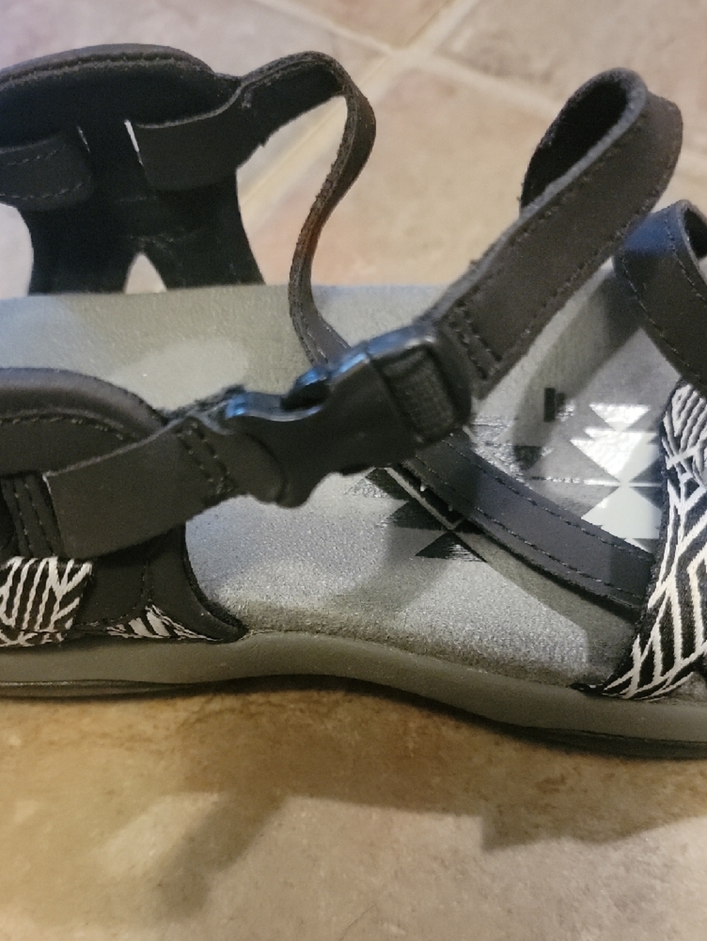 Skechers Black Strappy Women's Memory Foam Sandals with Patterned Accent - Picture 5 of 5